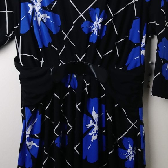 Black and Blue Flower Dress - Picture 3 of 7